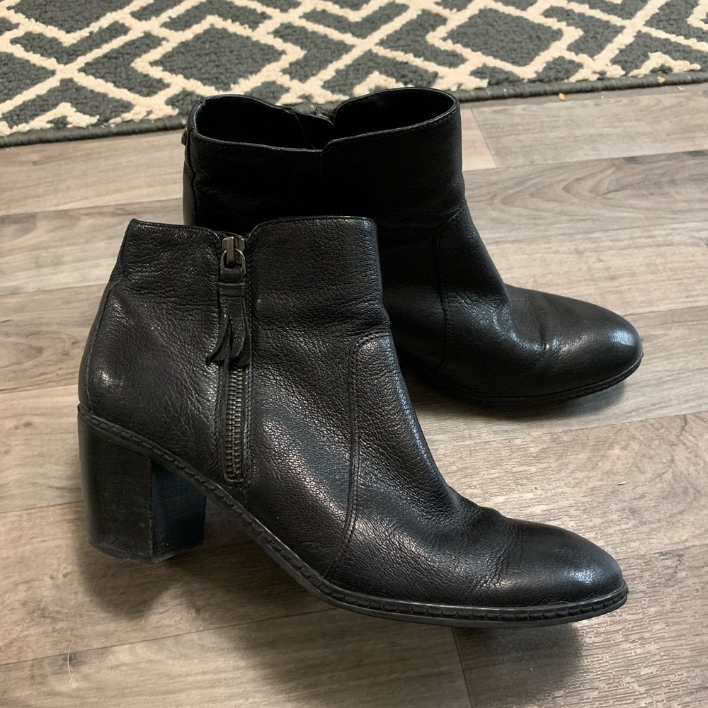 ANNE KLEIN leather boots